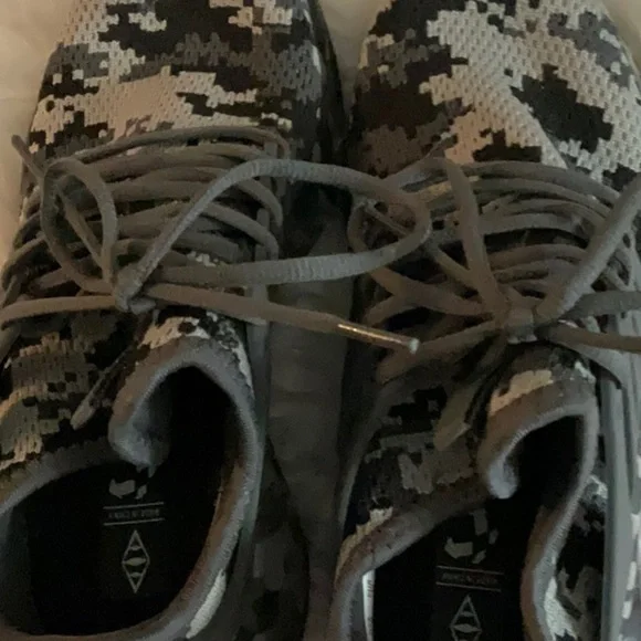 Kids Camouflage Sneakers - Picture 9 of 9